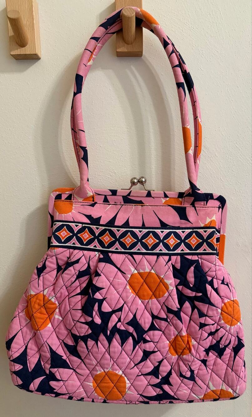 Vera Bradley Alice Loves Me 2010 Pink Daisy Quilted Kiss Lock Shoulder Bag